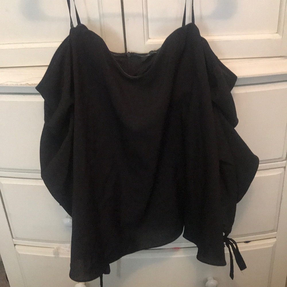 Shoulderless dress top